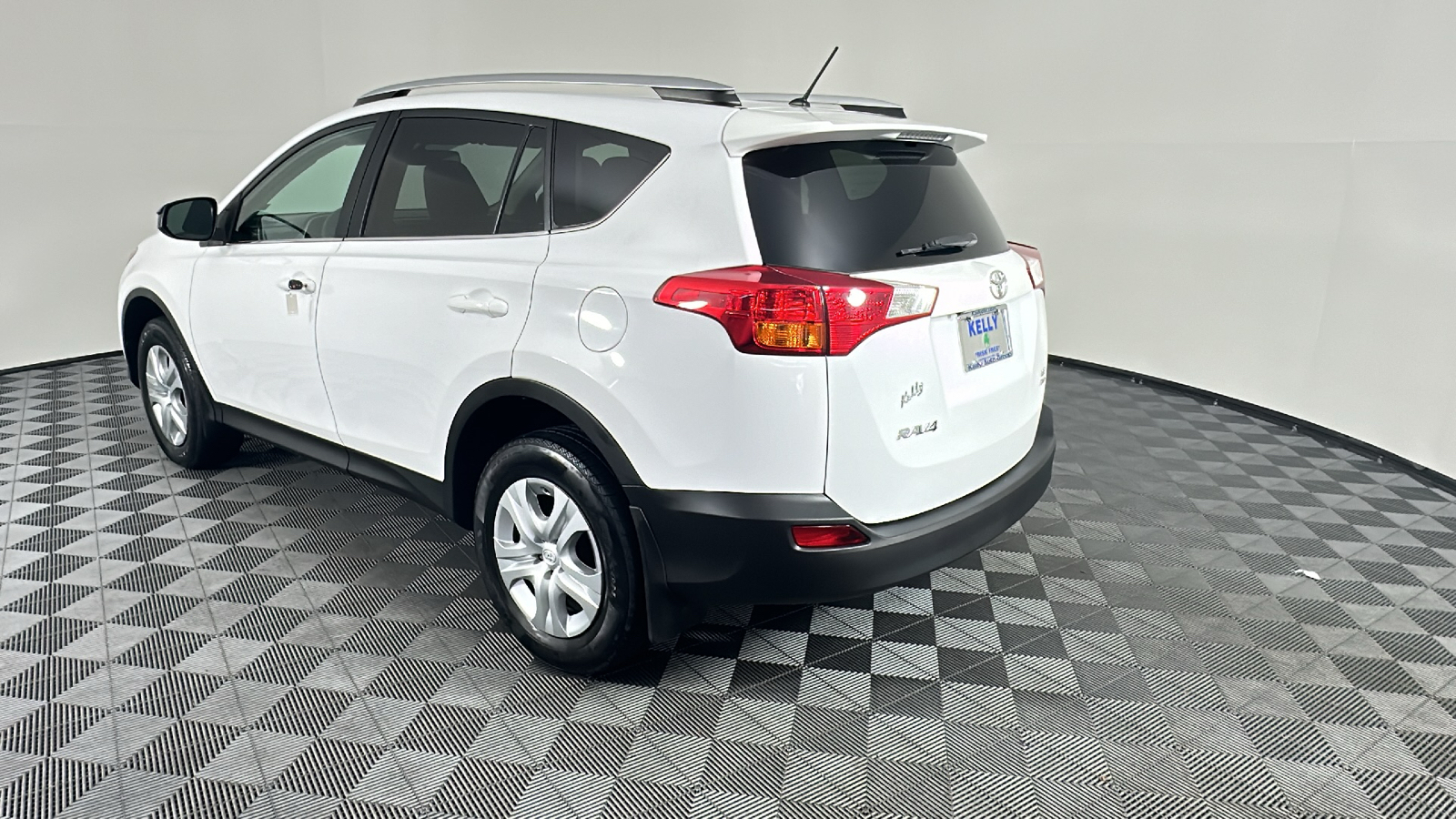 2013 Toyota RAV4 LE 11