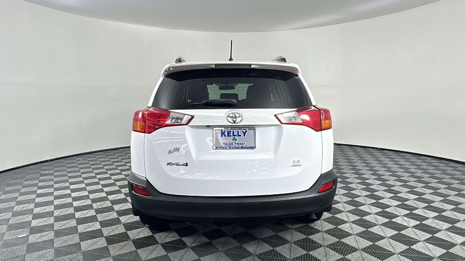 2013 Toyota RAV4 LE 14