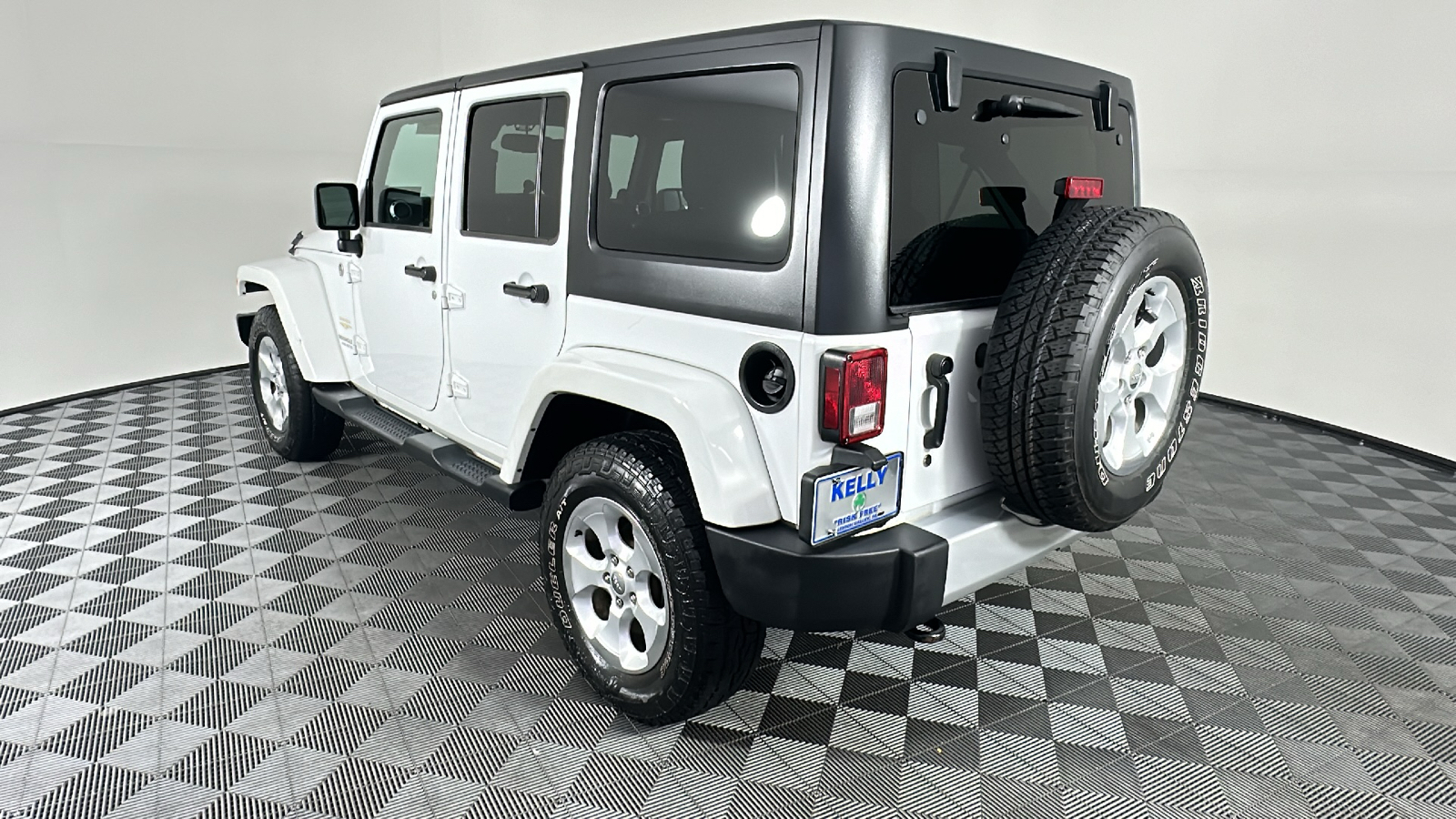 2014 Jeep Wrangler Unlimited Sahara 11