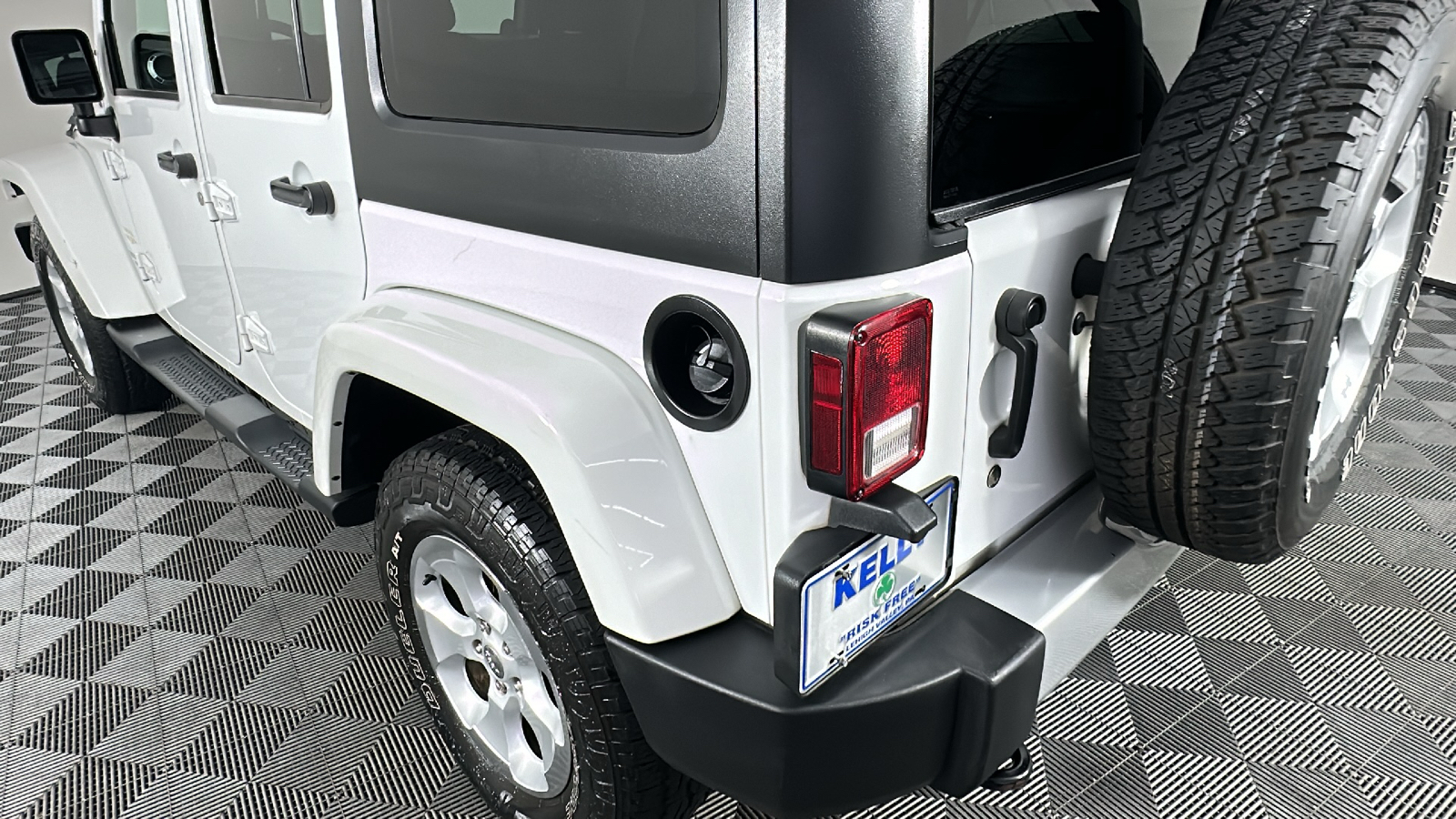 2014 Jeep Wrangler Unlimited Sahara 12