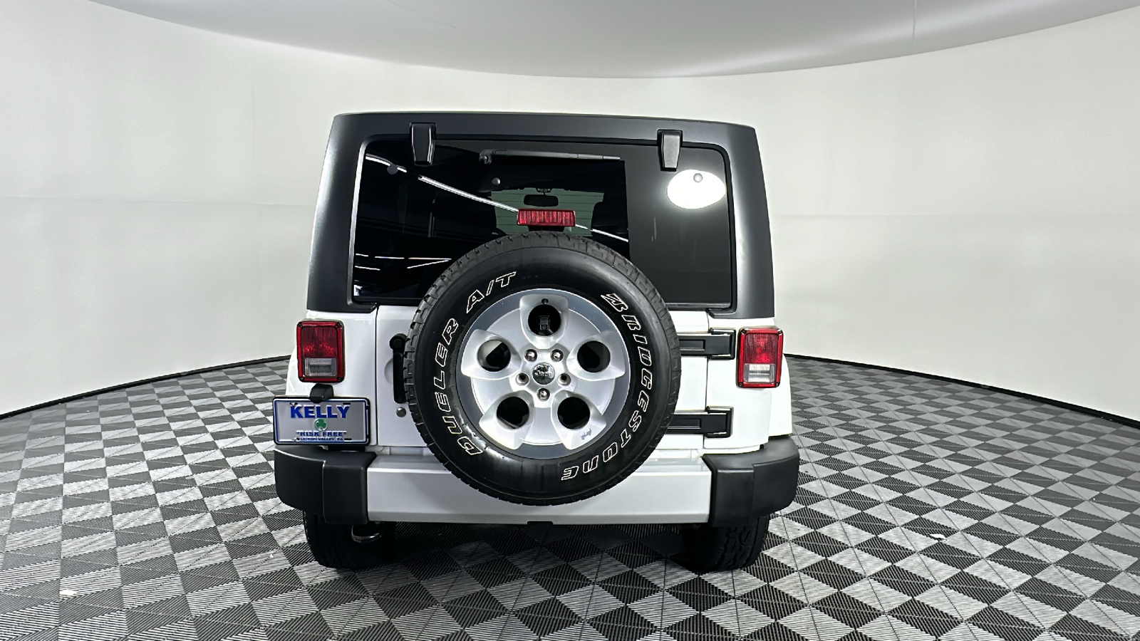 2014 Jeep Wrangler Unlimited Sahara 14