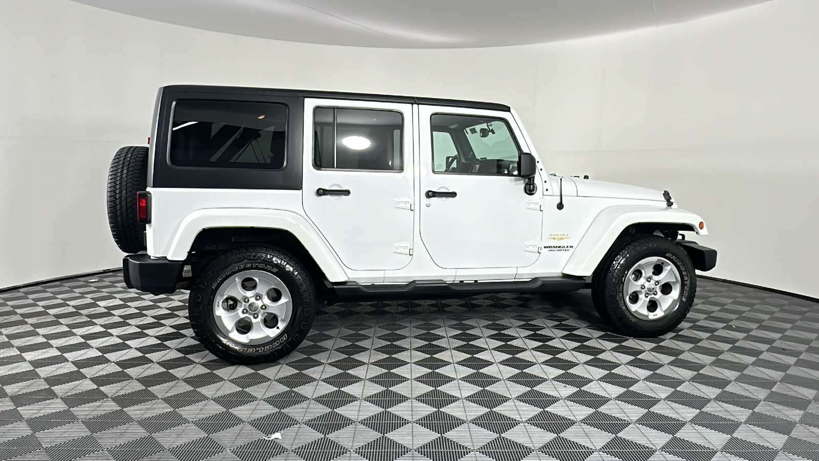 2014 Jeep Wrangler Unlimited Sahara 20