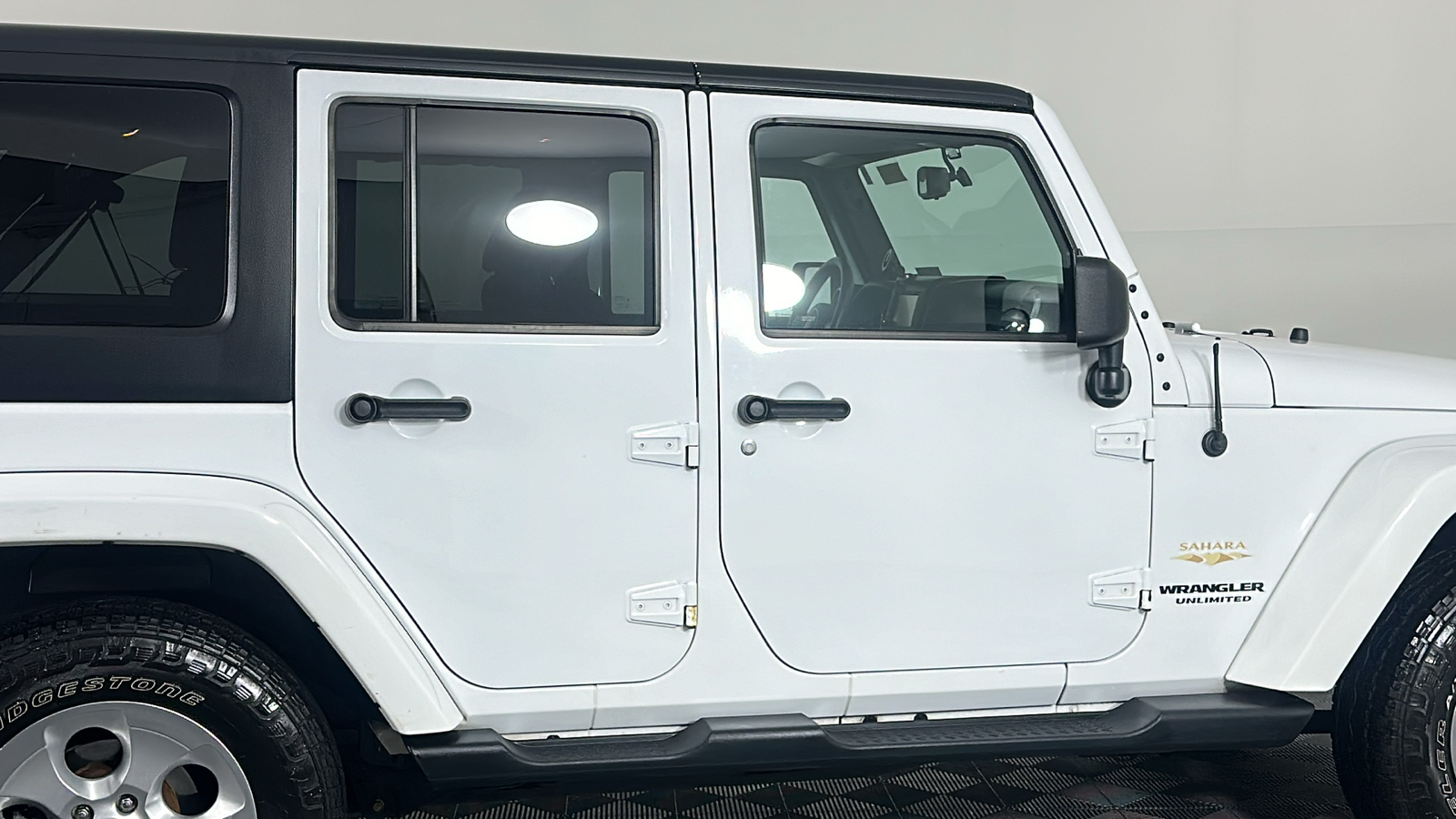 2014 Jeep Wrangler Unlimited Sahara 21