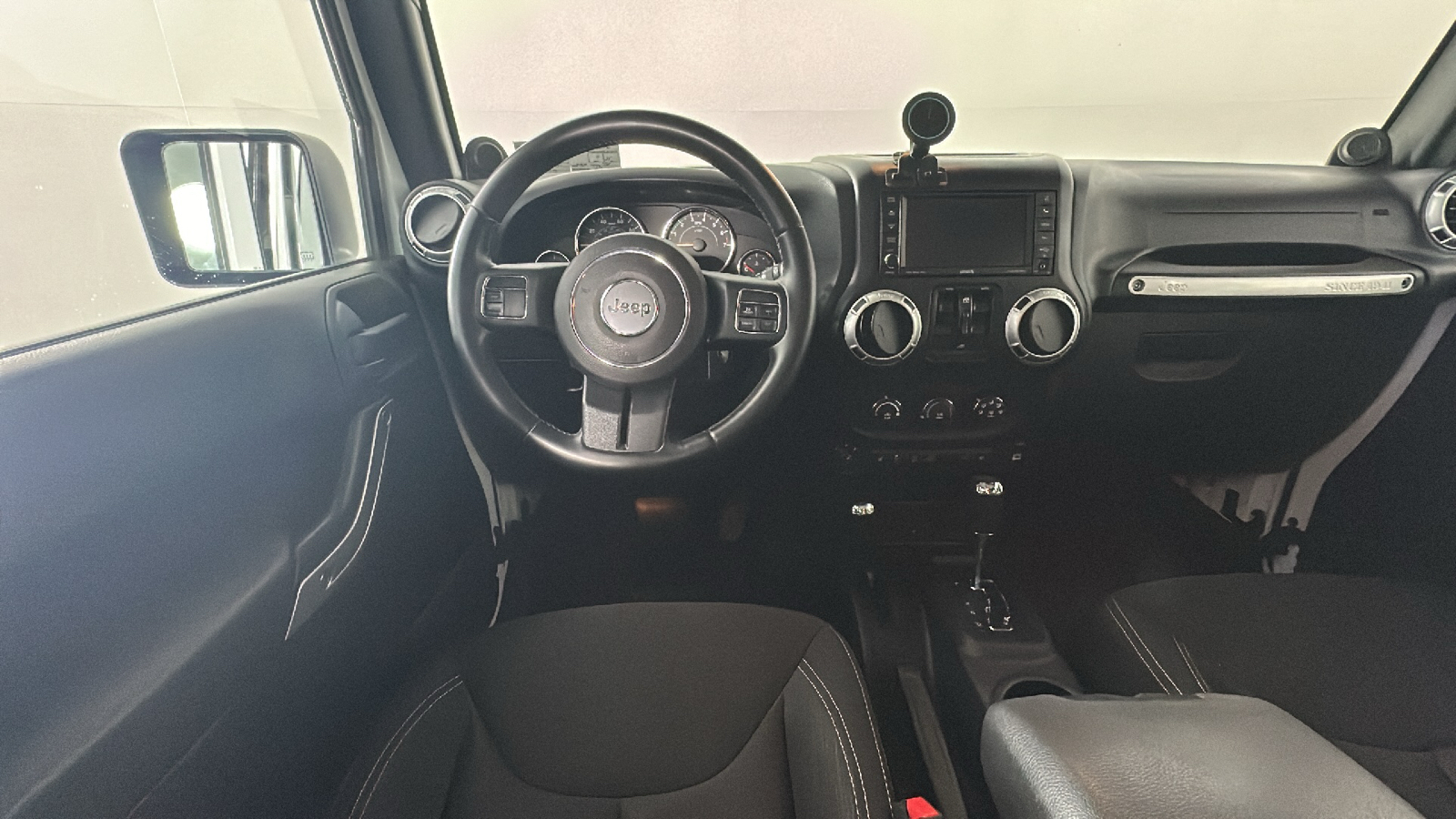 2014 Jeep Wrangler Unlimited Sahara 28