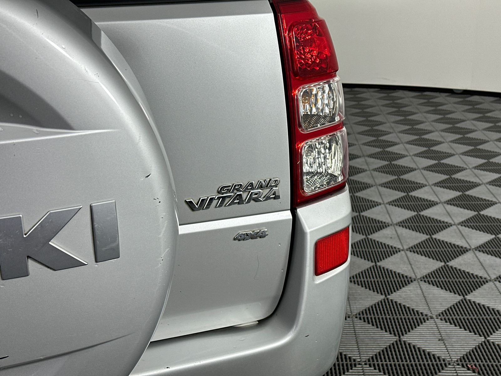 2008 Suzuki Grand Vitara Luxury 17