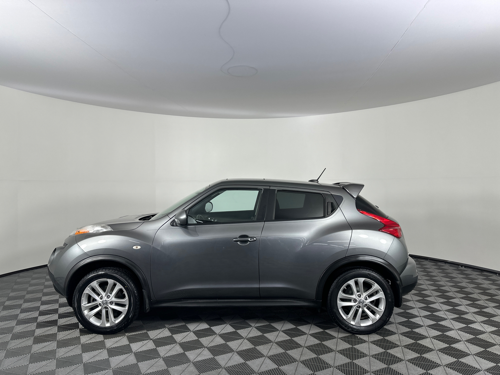 2012 Nissan Juke SV 9