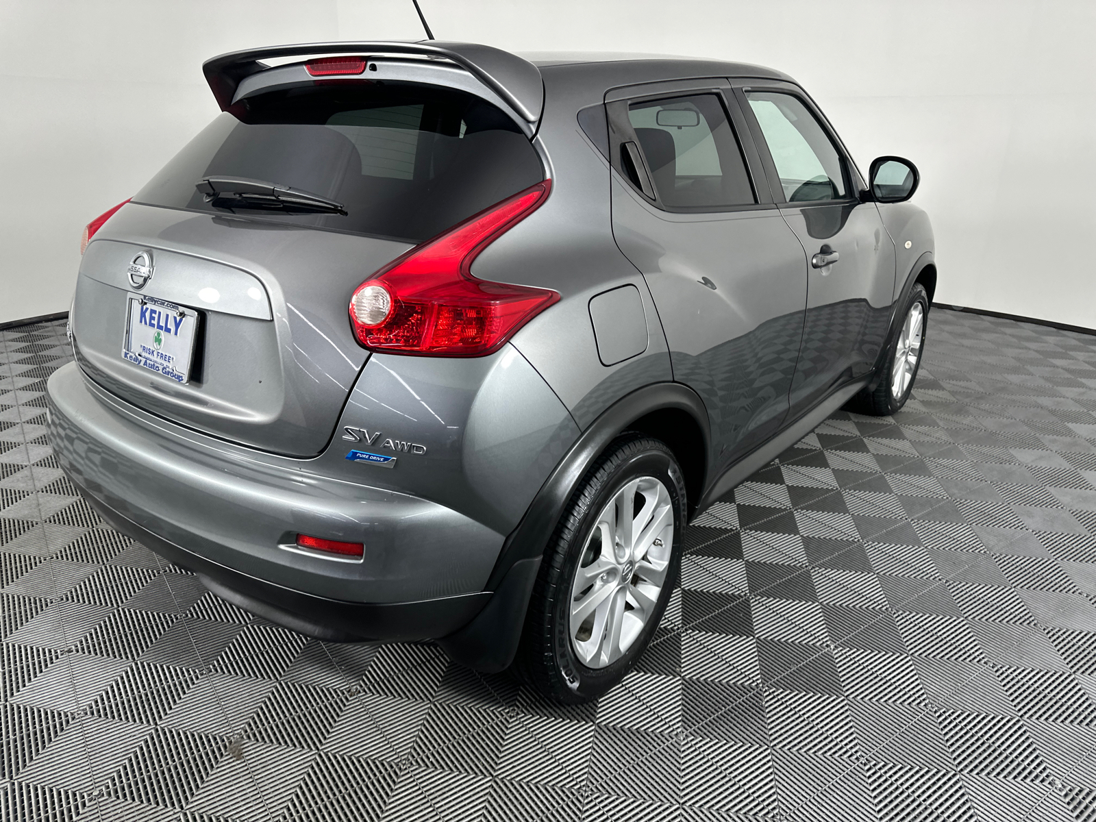 2012 Nissan Juke SV 16