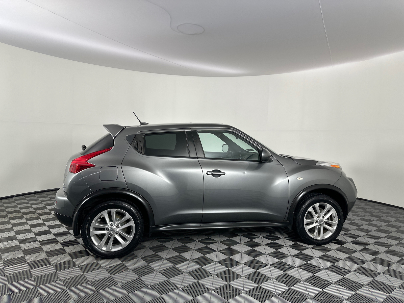 2012 Nissan Juke SV 18