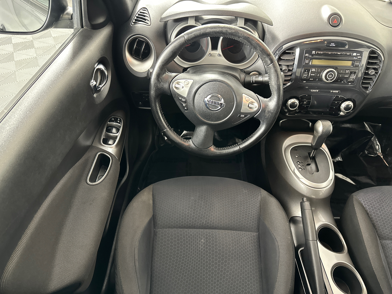 2012 Nissan Juke SV 23