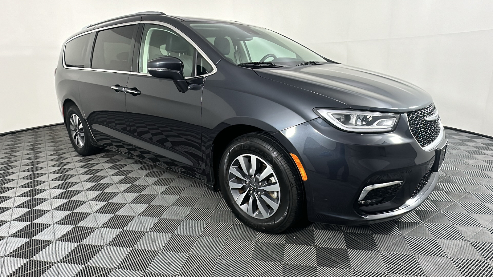 2021 Chrysler Pacifica Touring L 3