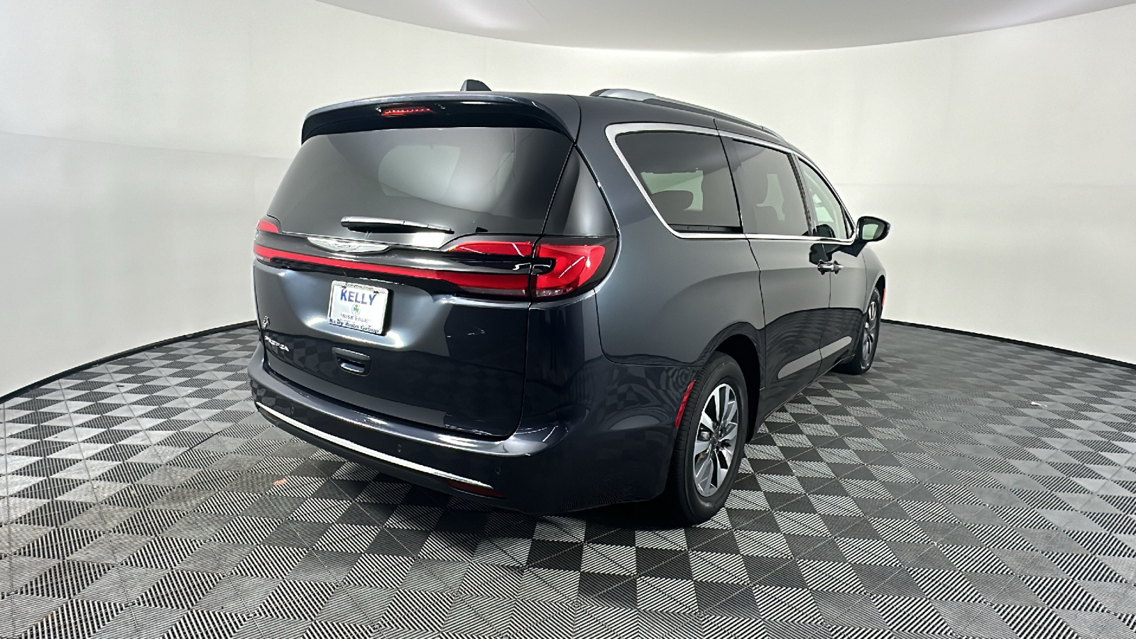 2021 Chrysler Pacifica Touring L 17