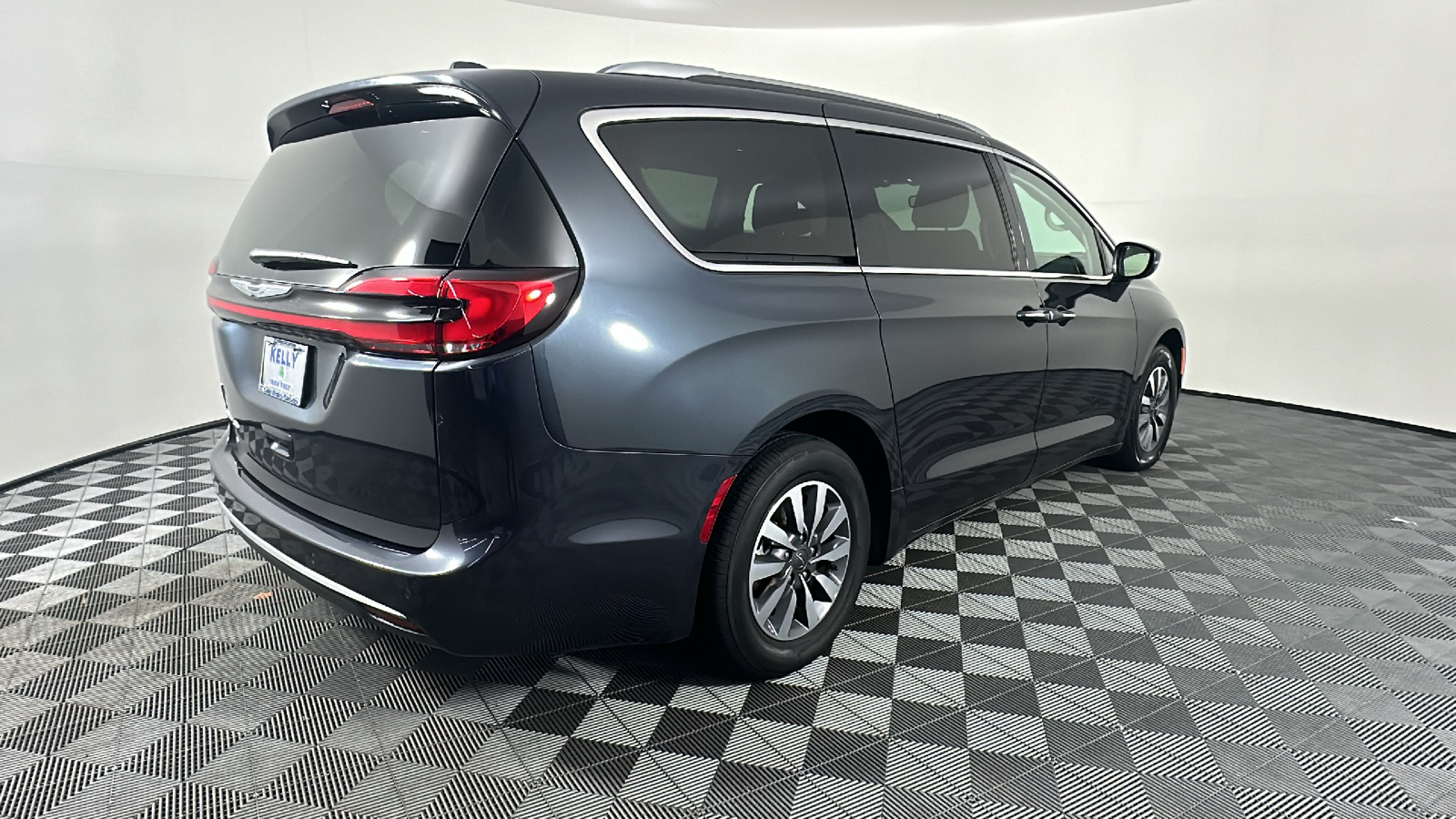 2021 Chrysler Pacifica Touring L 18