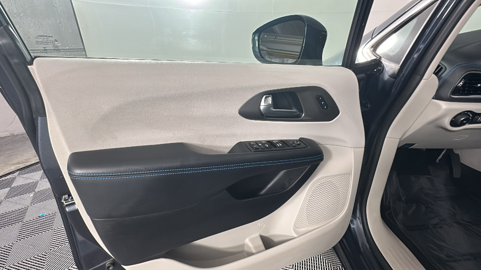 2021 Chrysler Pacifica Touring L 28