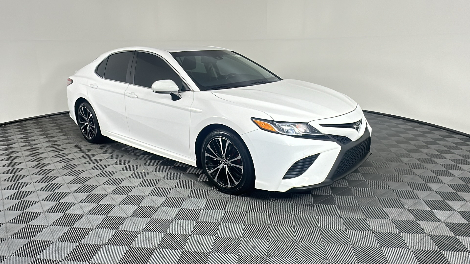 2018 Toyota Camry L 1