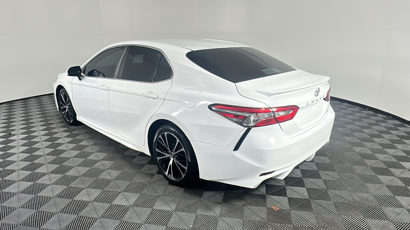 2018 Toyota Camry L 11