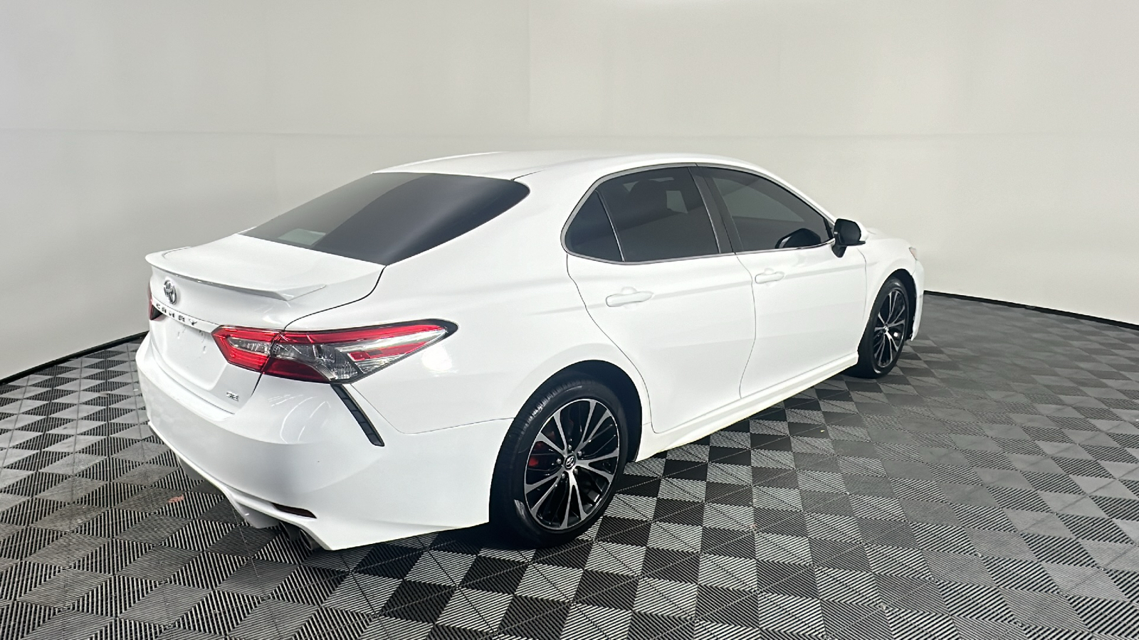 2018 Toyota Camry L 18