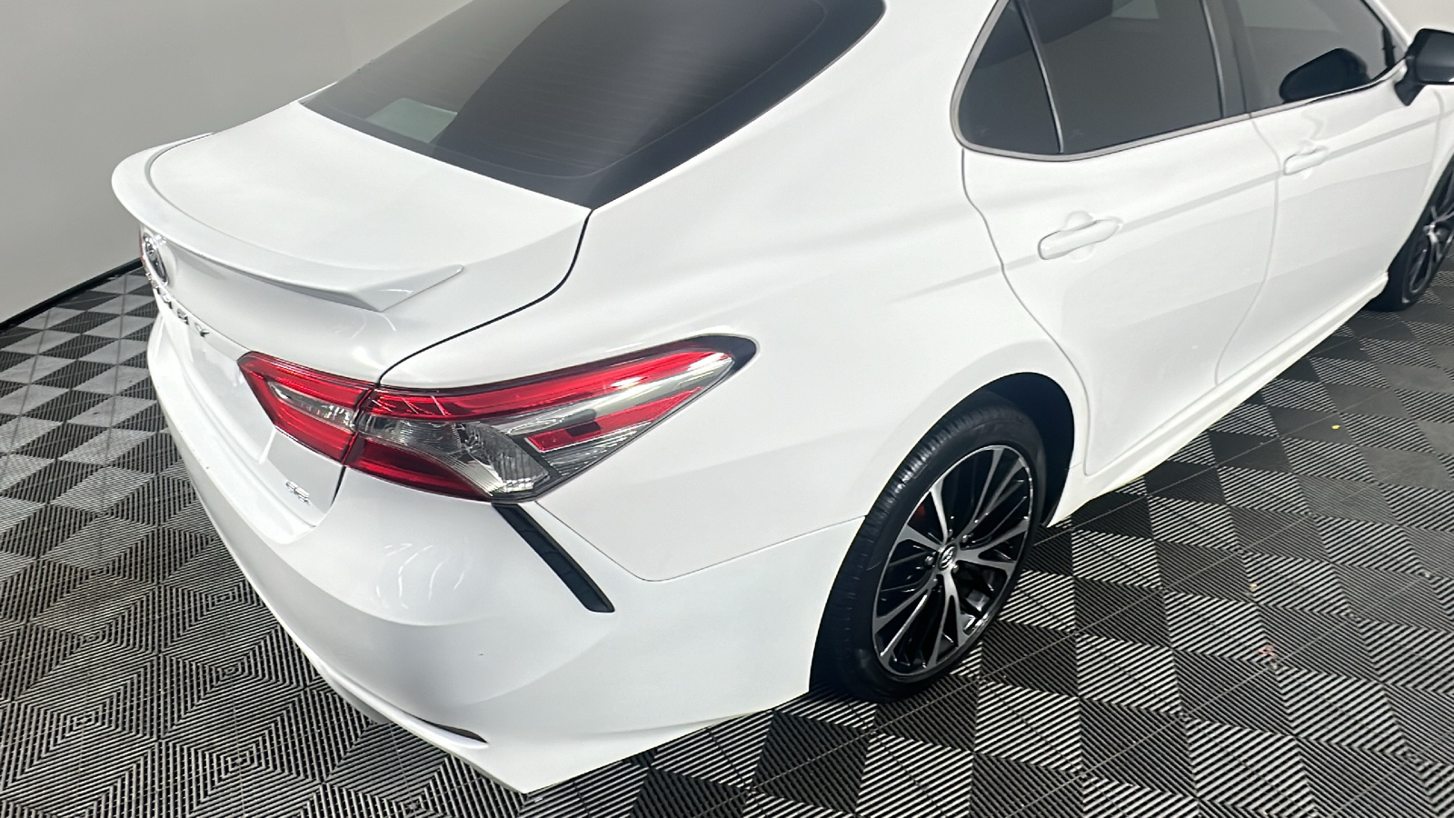 2018 Toyota Camry L 19