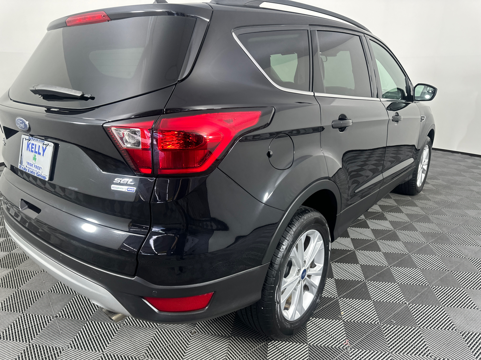 2019 Ford Escape SEL 19