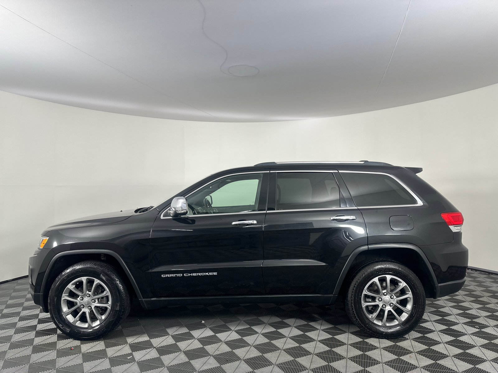 2016 Jeep Grand Cherokee Limited 9