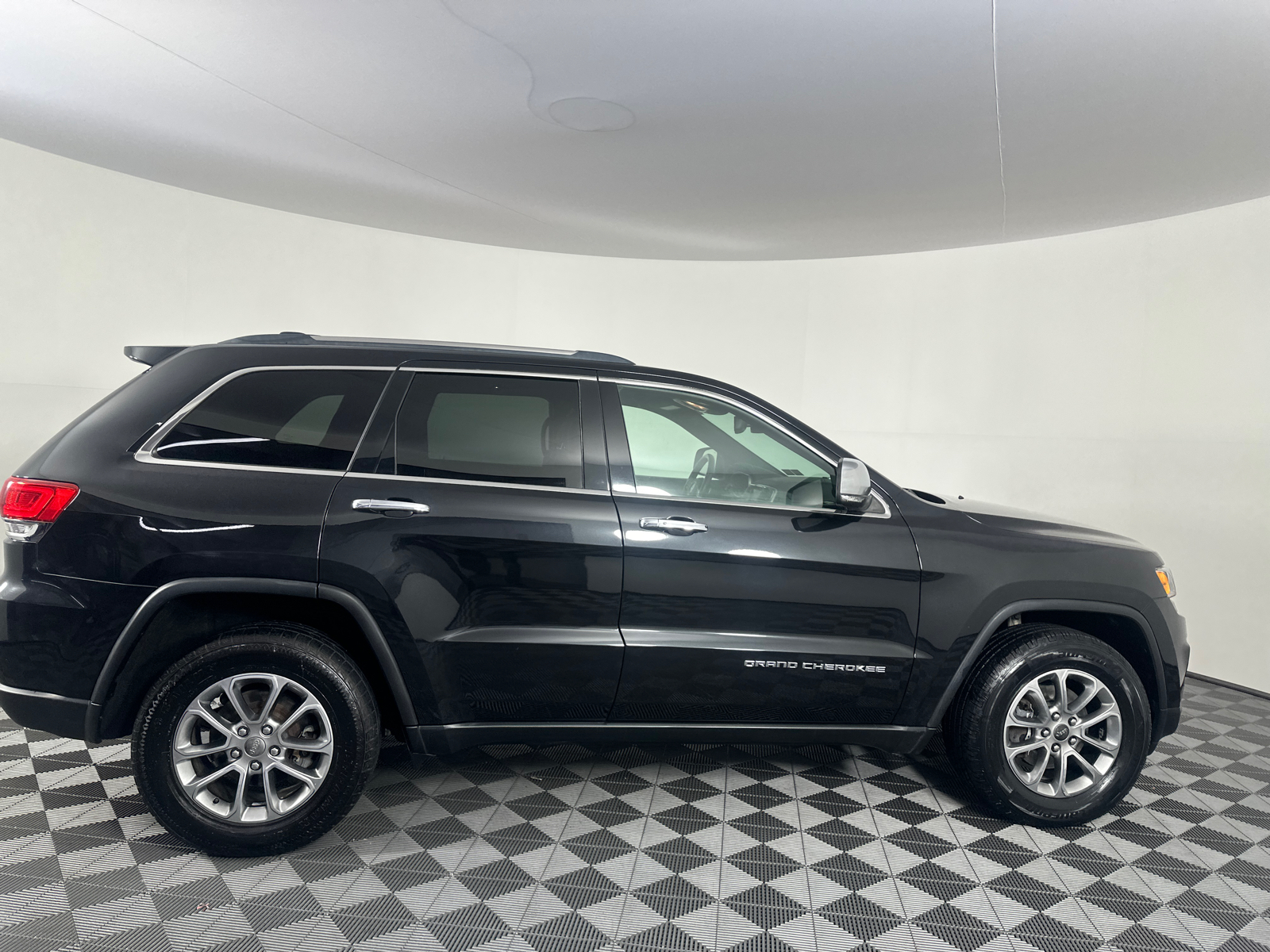 2016 Jeep Grand Cherokee Limited 19