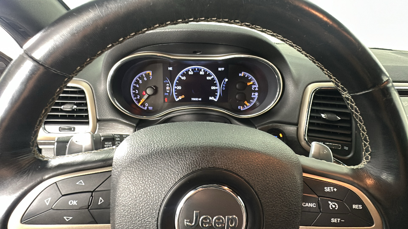 2016 Jeep Grand Cherokee Limited 33