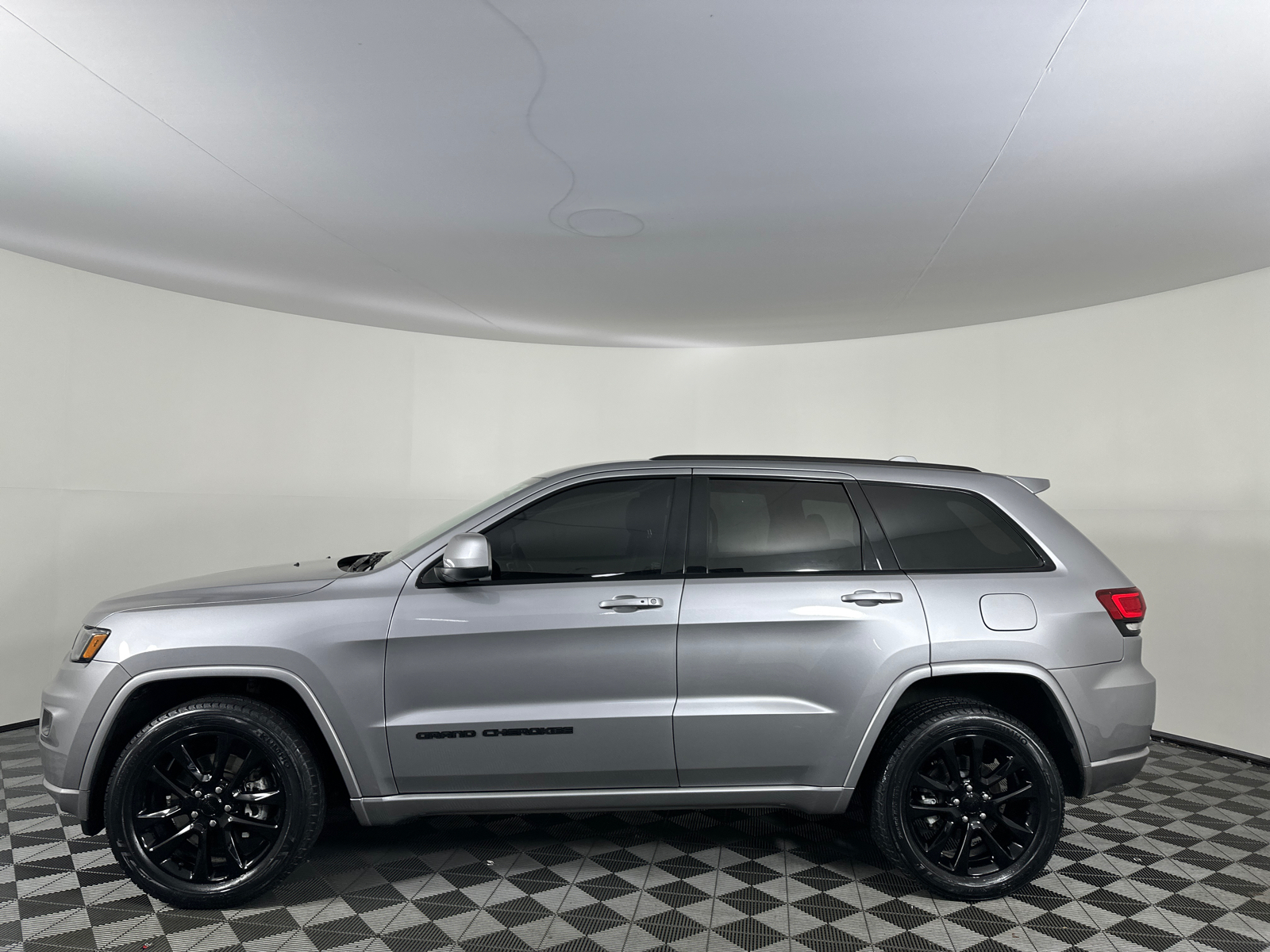 2021 Jeep Grand Cherokee Laredo X 9