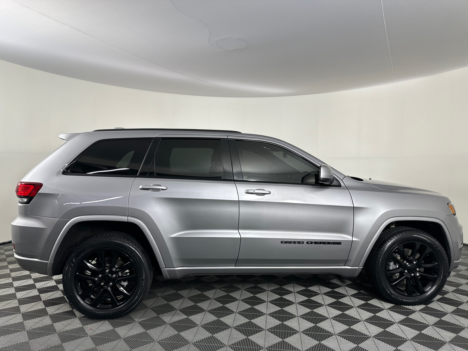 2021 Jeep Grand Cherokee Laredo X 19