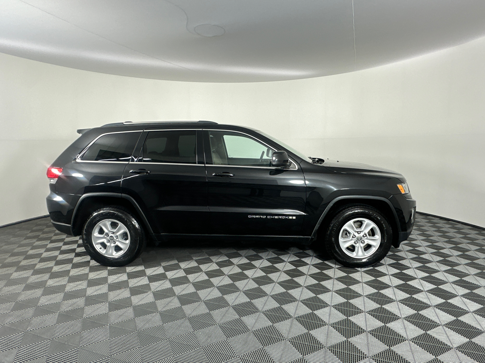 2015 Jeep Grand Cherokee Laredo 18