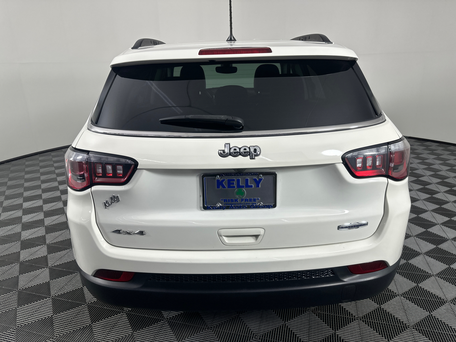 2018 Jeep Compass Latitude 15