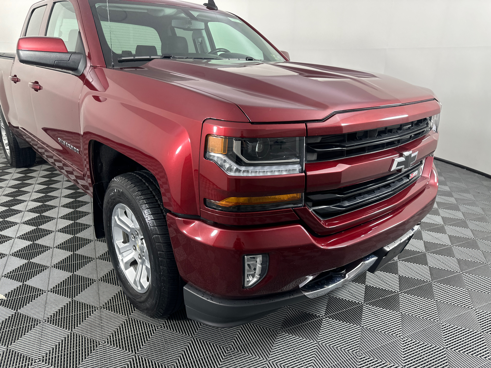 2017 Chevrolet Silverado 1500 LT 2