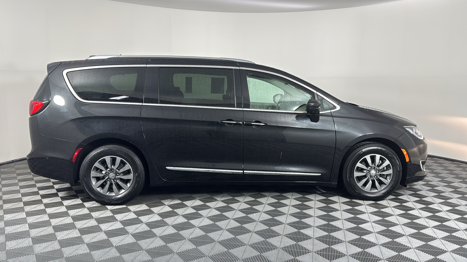 2019 Chrysler Pacifica Touring L Plus 12