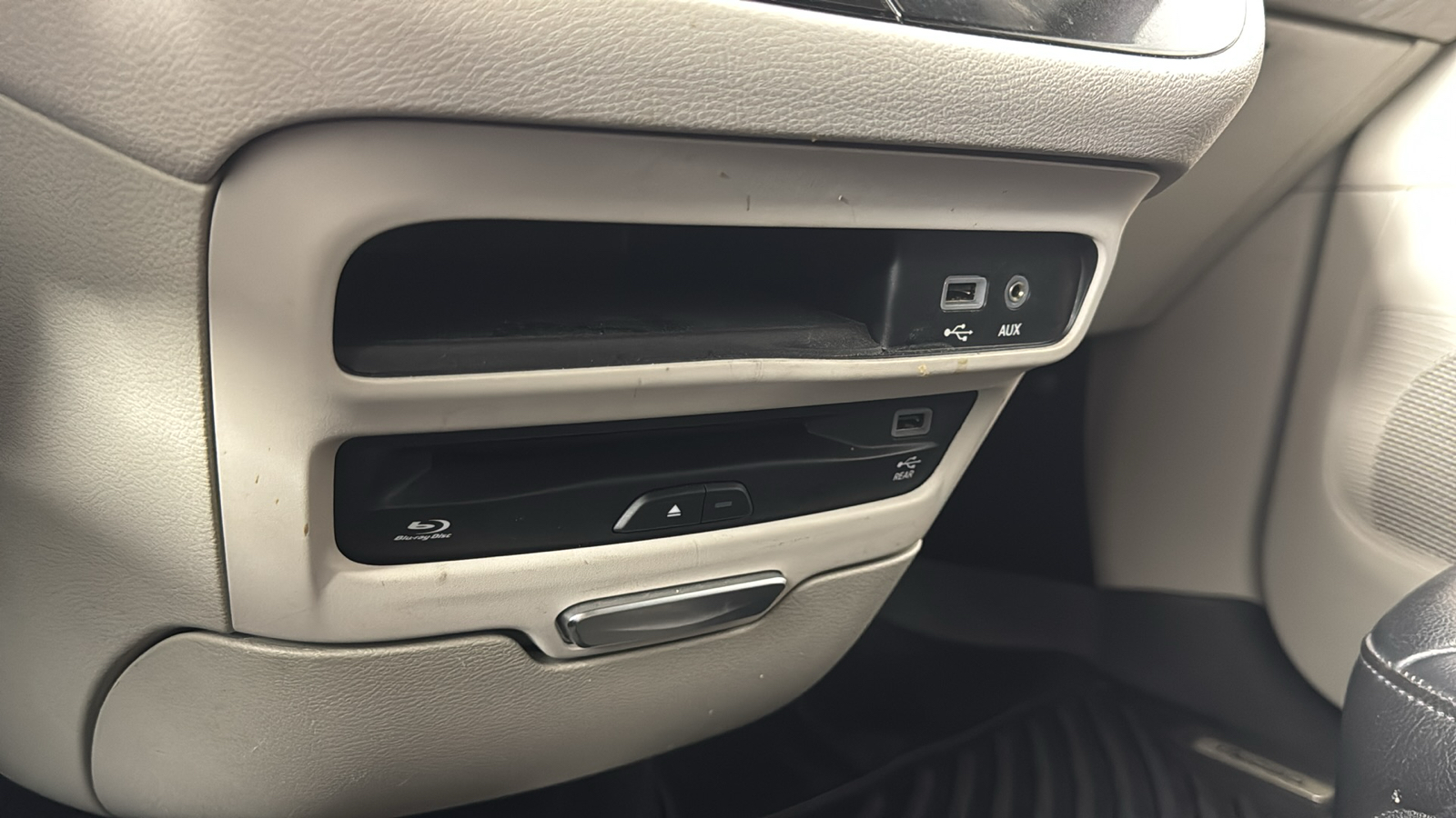 2019 Chrysler Pacifica Touring L Plus 31