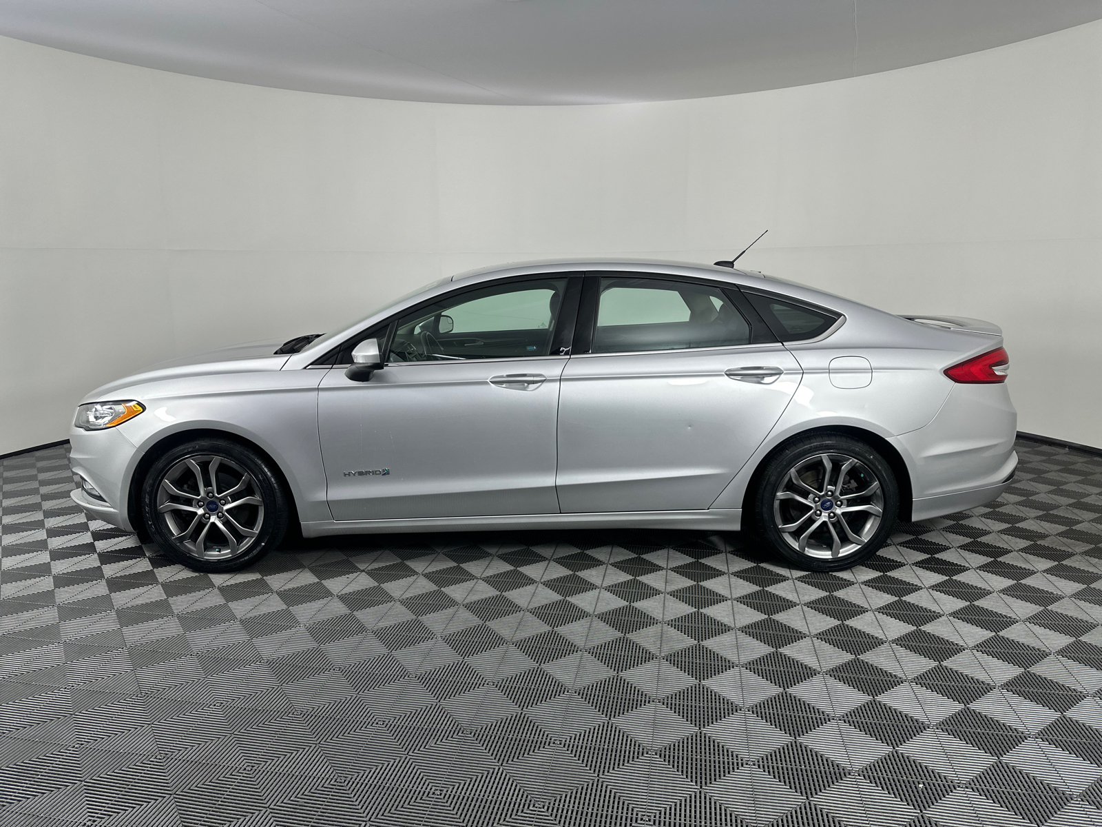 2017 Ford Fusion Hybrid SE 9