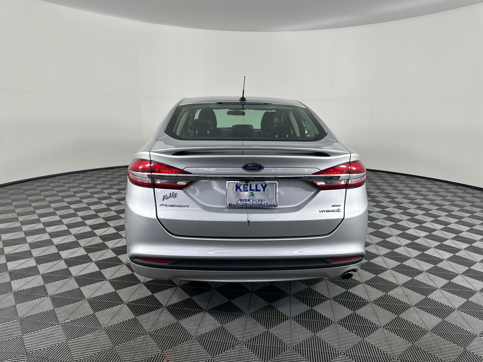 2017 Ford Fusion Hybrid SE 14