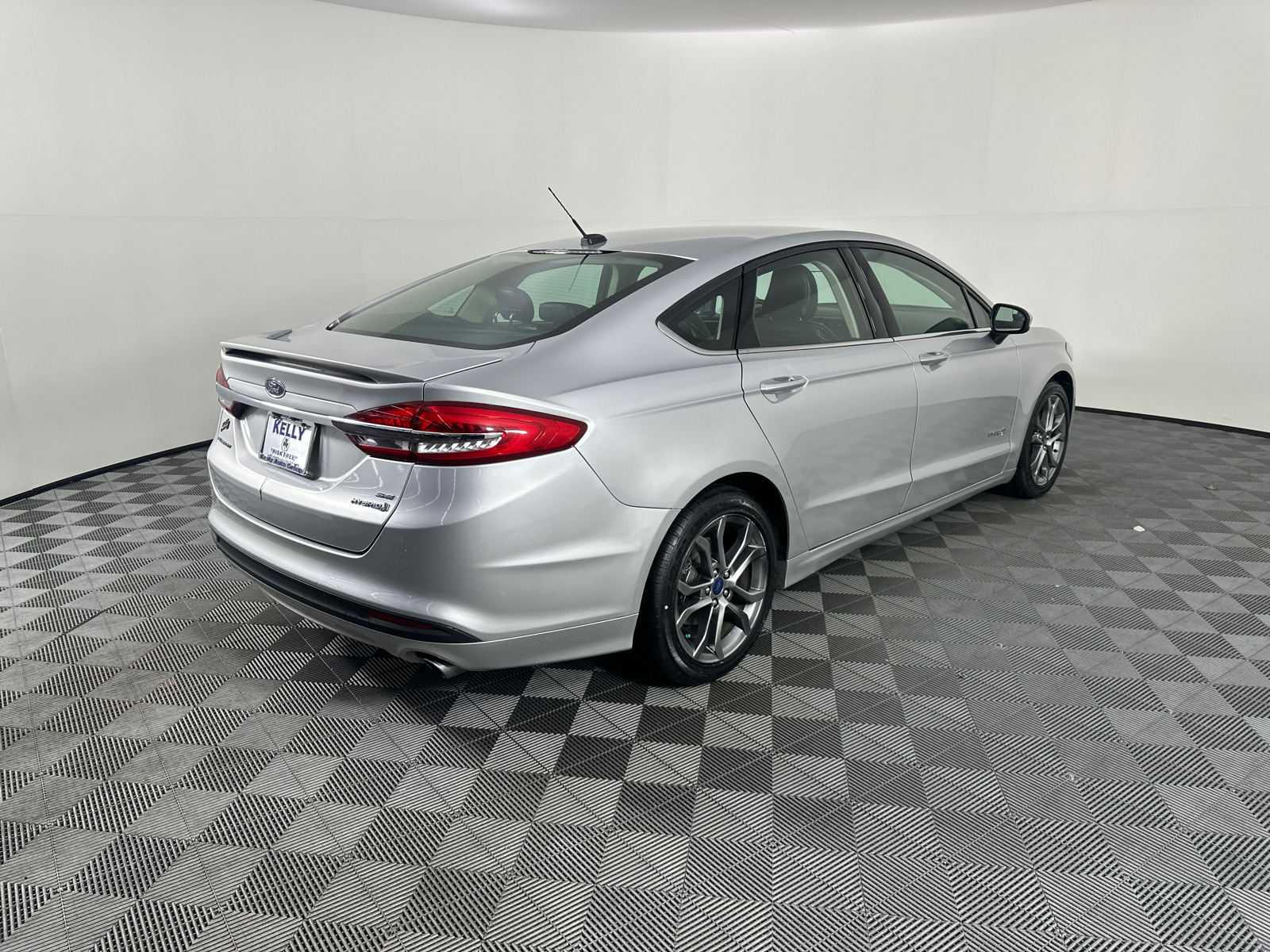 2017 Ford Fusion Hybrid SE 17