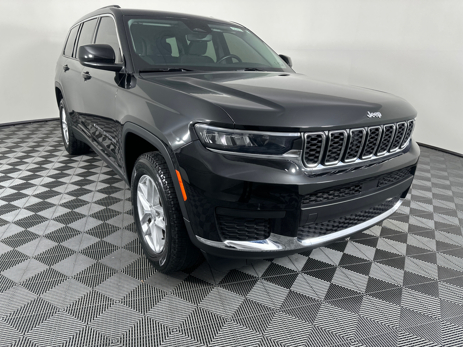 2021 Jeep Grand Cherokee L Laredo 2