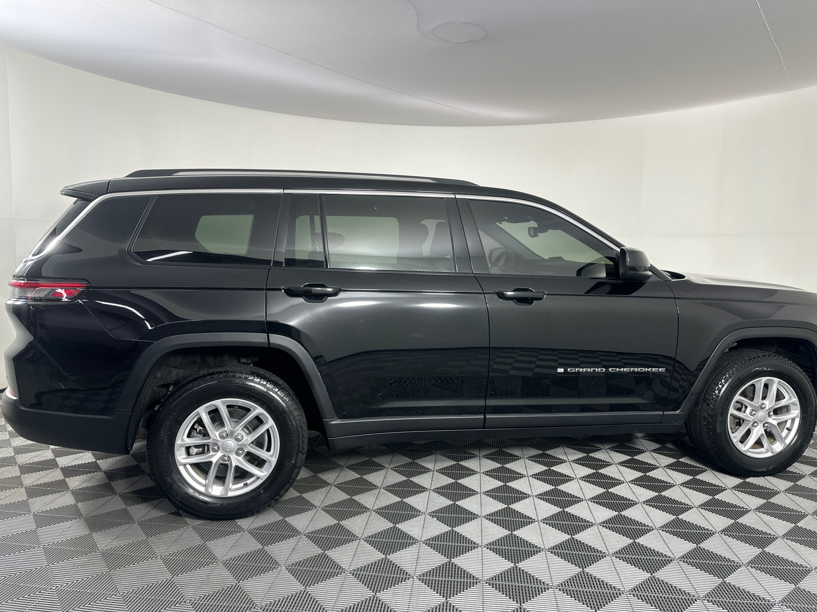 2021 Jeep Grand Cherokee L Laredo 21