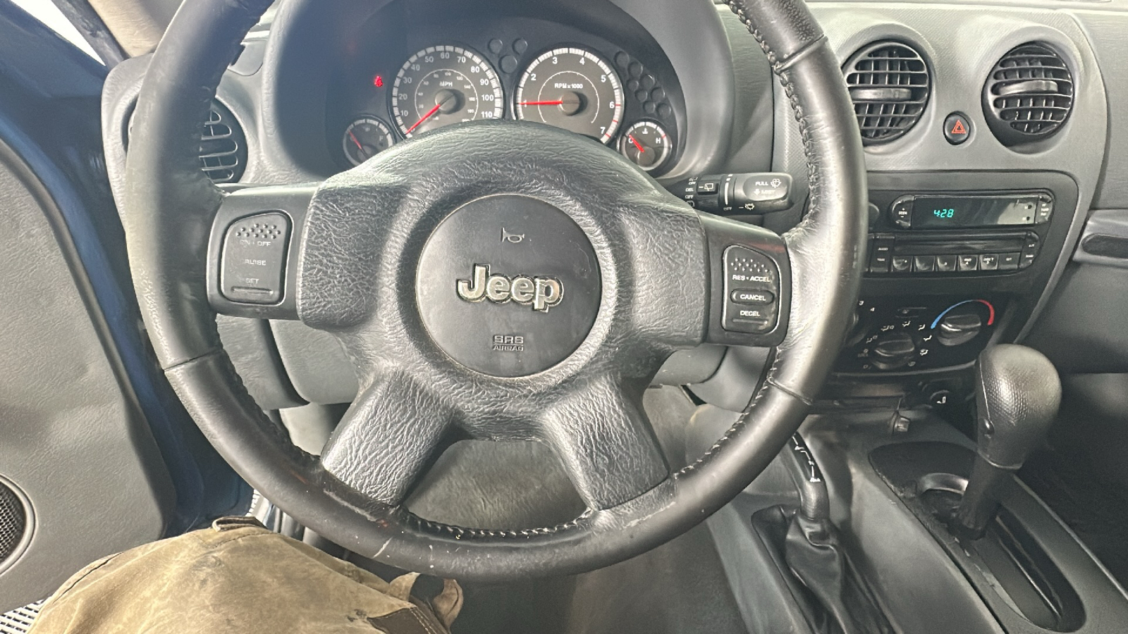 2005 Jeep Liberty Sport 31