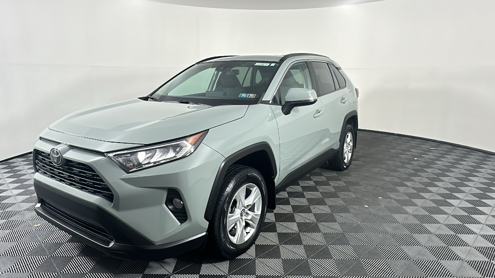 2020 Toyota RAV4 XLE 6