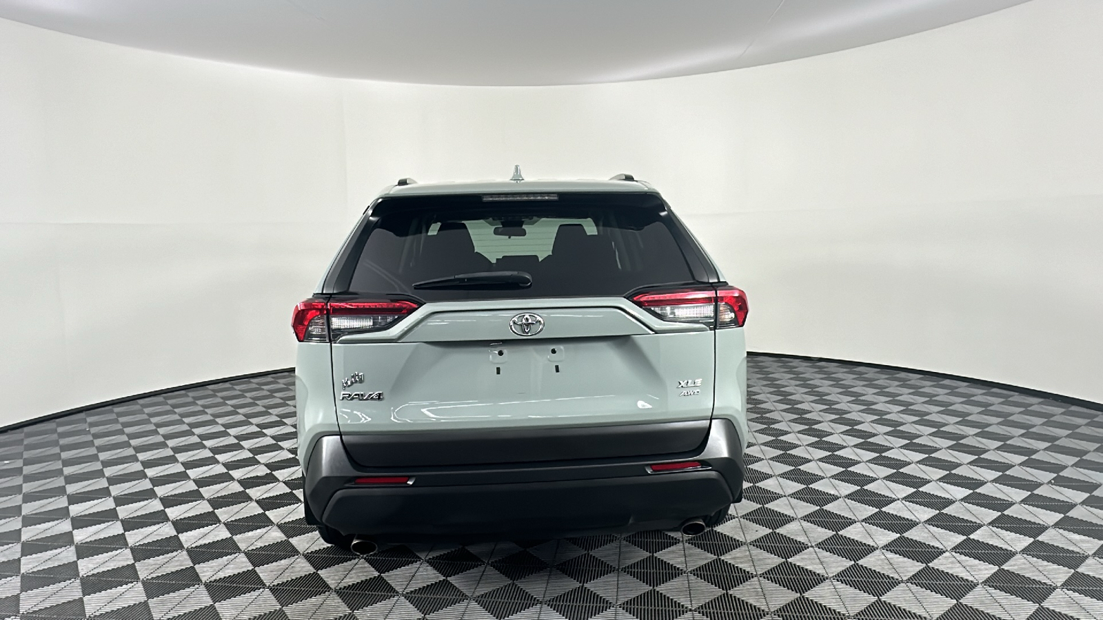 2020 Toyota RAV4 XLE 14