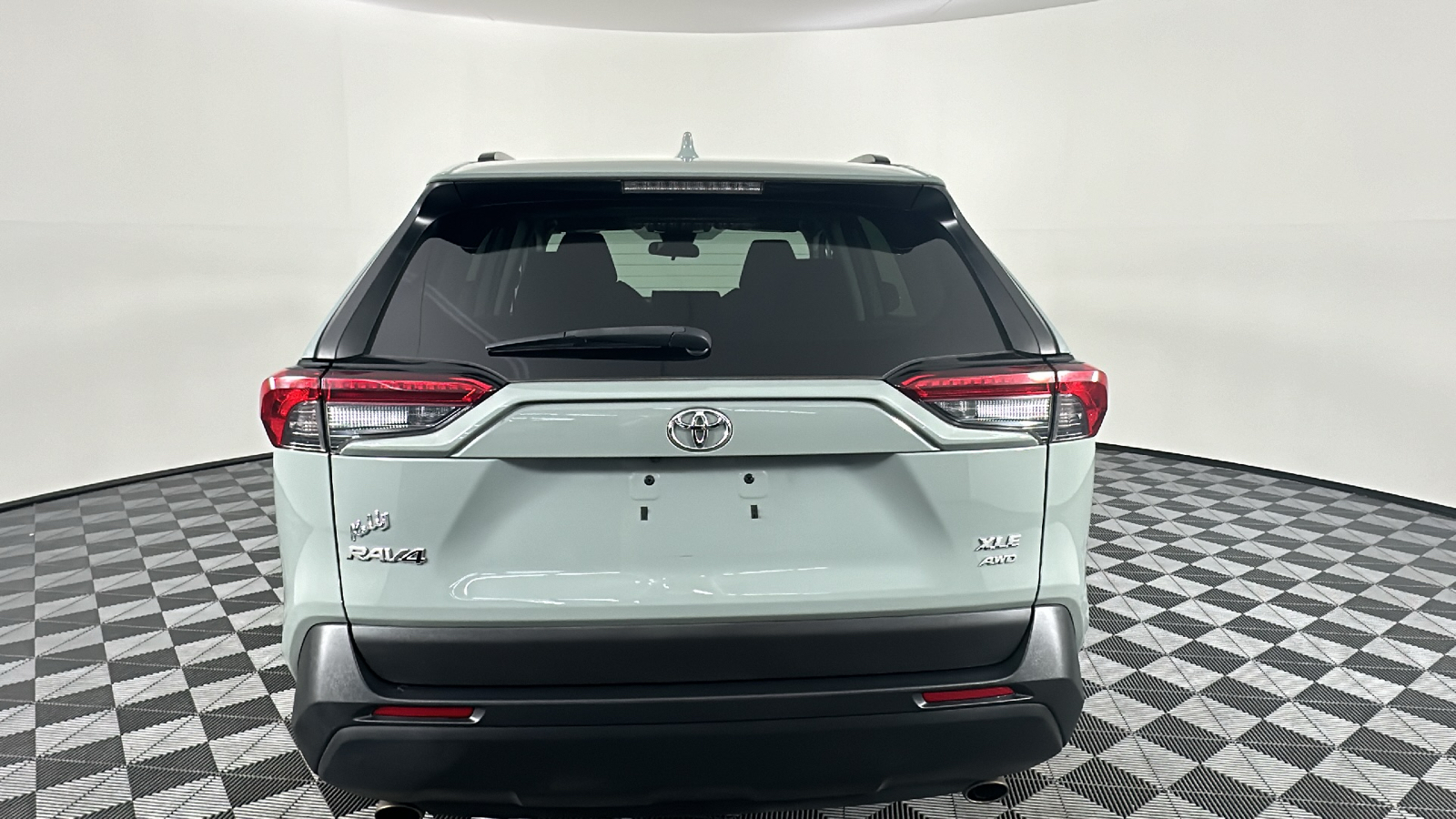 2020 Toyota RAV4 XLE 15