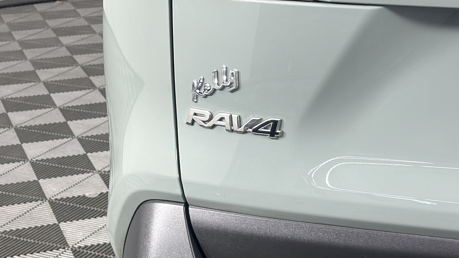 2020 Toyota RAV4 XLE 17