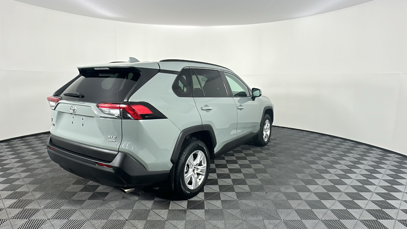 2020 Toyota RAV4 XLE 20