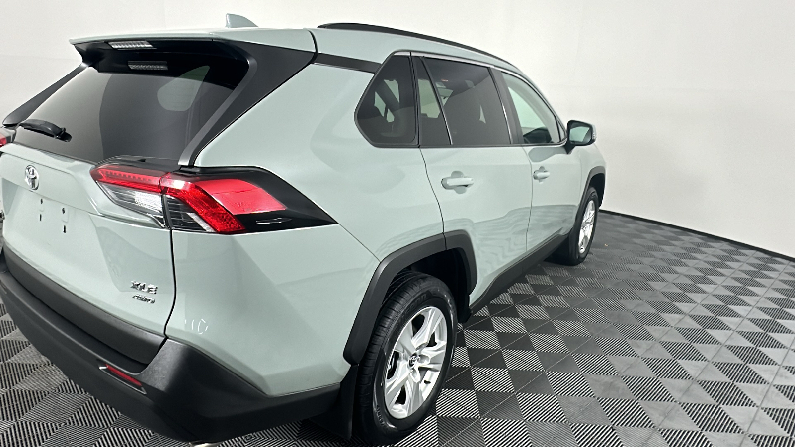 2020 Toyota RAV4 XLE 21