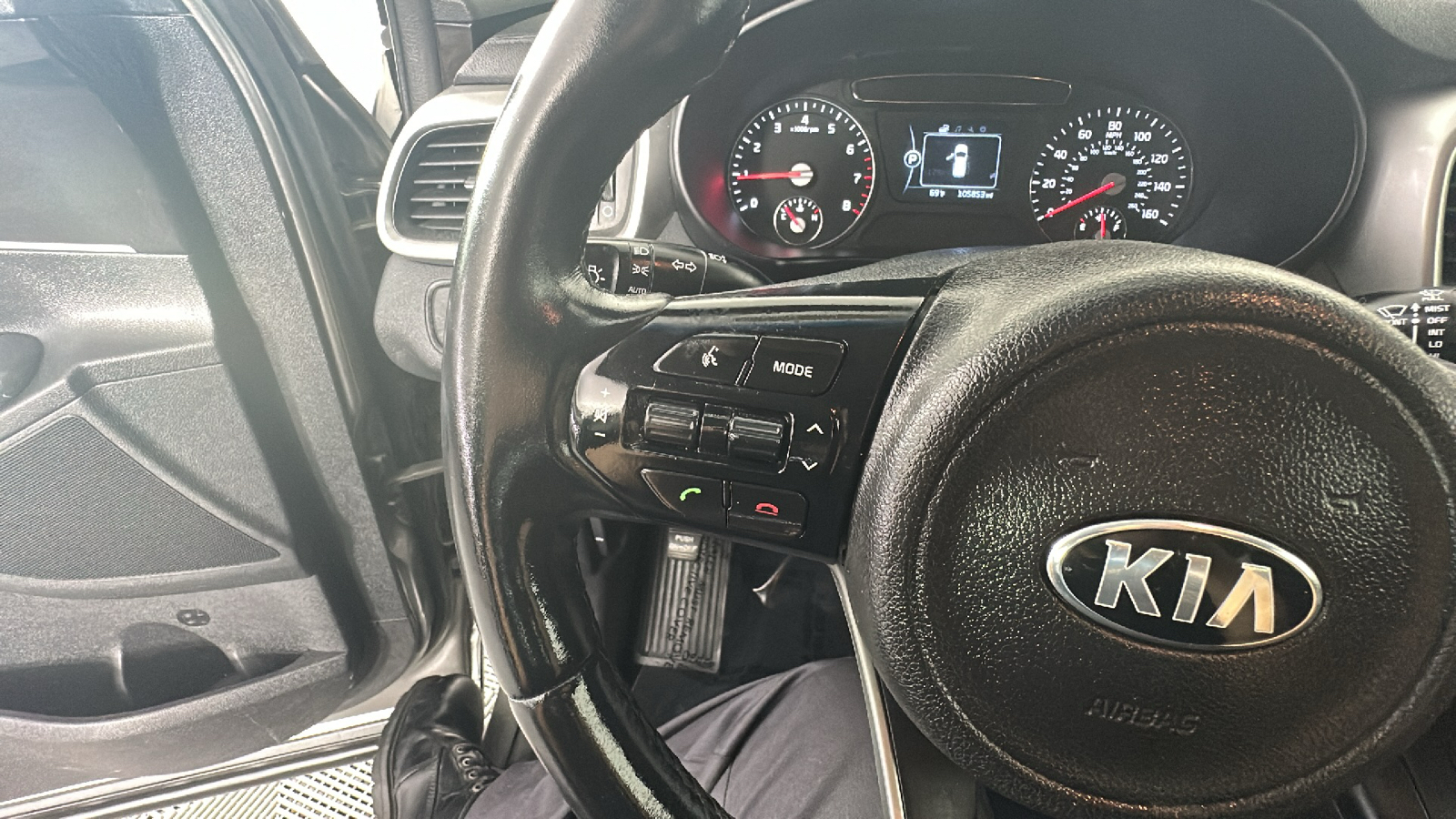 2017 Kia Sorento LX 37