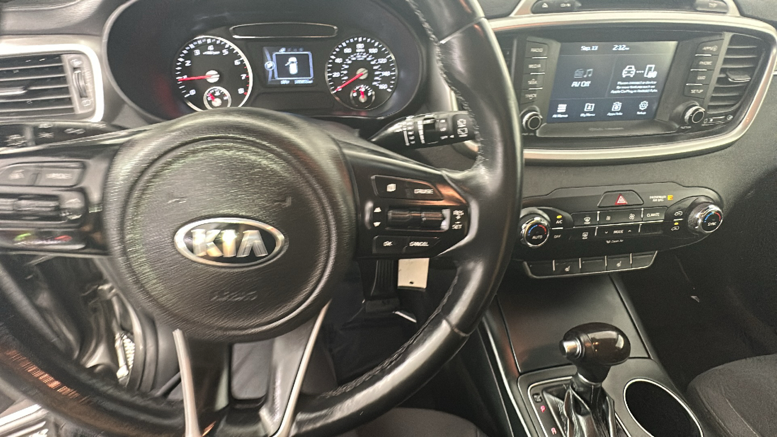 2017 Kia Sorento LX 38