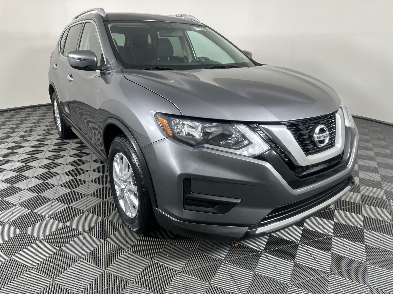 2017 Nissan Rogue SV 2