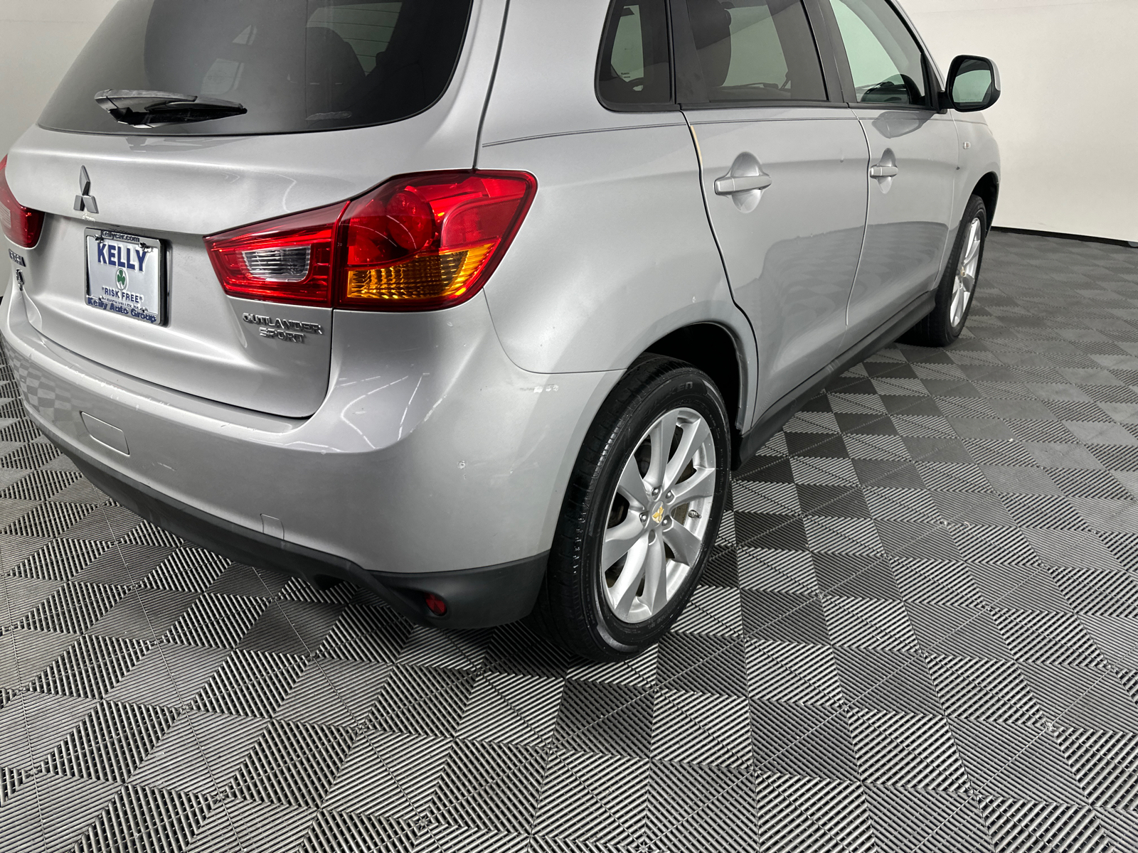 2013 Mitsubishi Outlander Sport ES 18