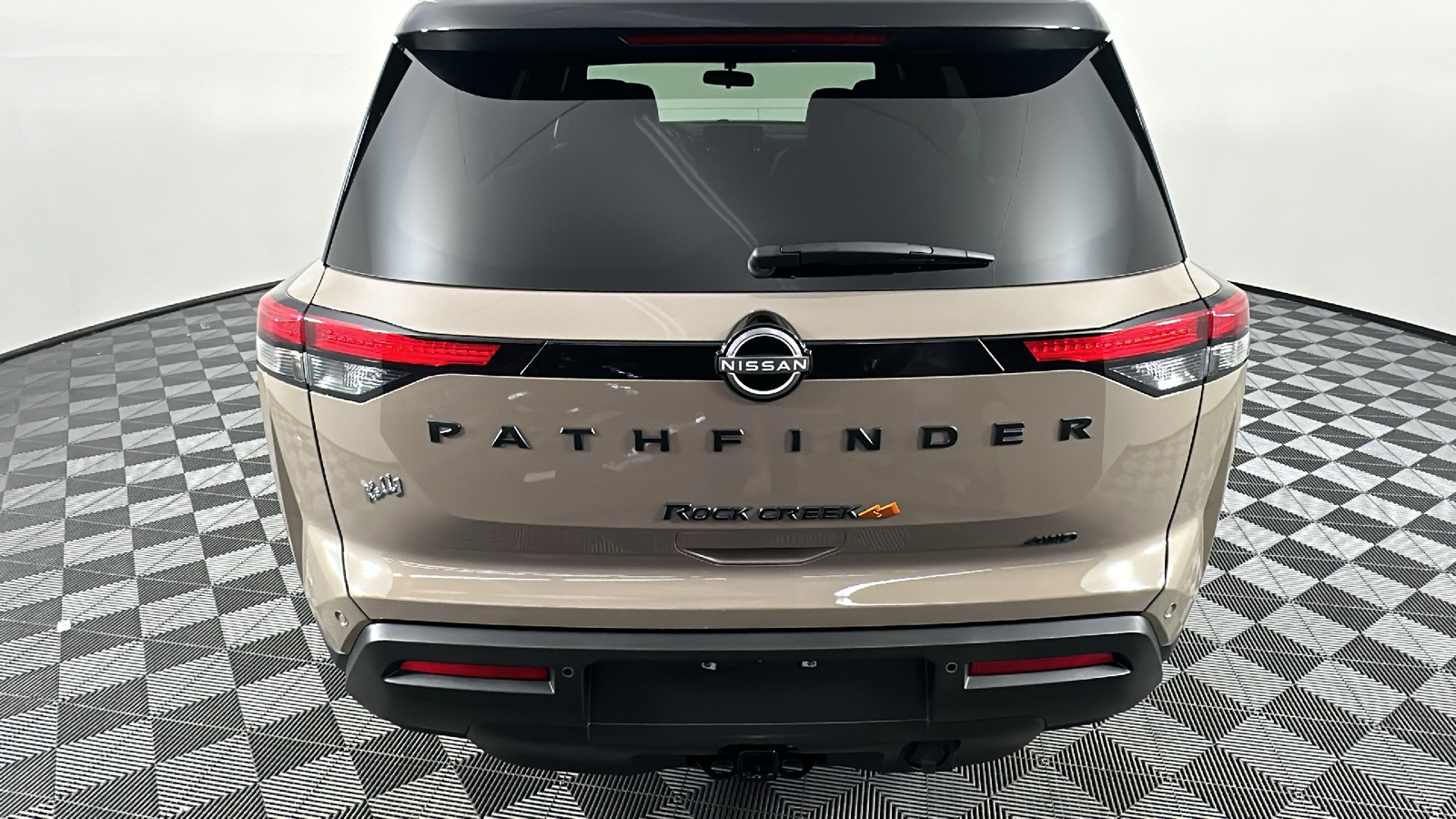 2023 Nissan Pathfinder SV 15