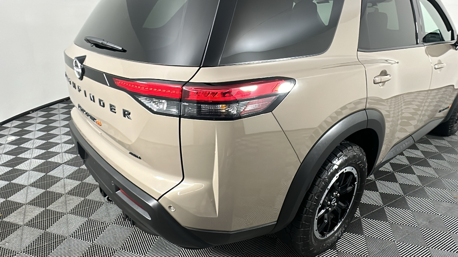 2023 Nissan Pathfinder SV 20